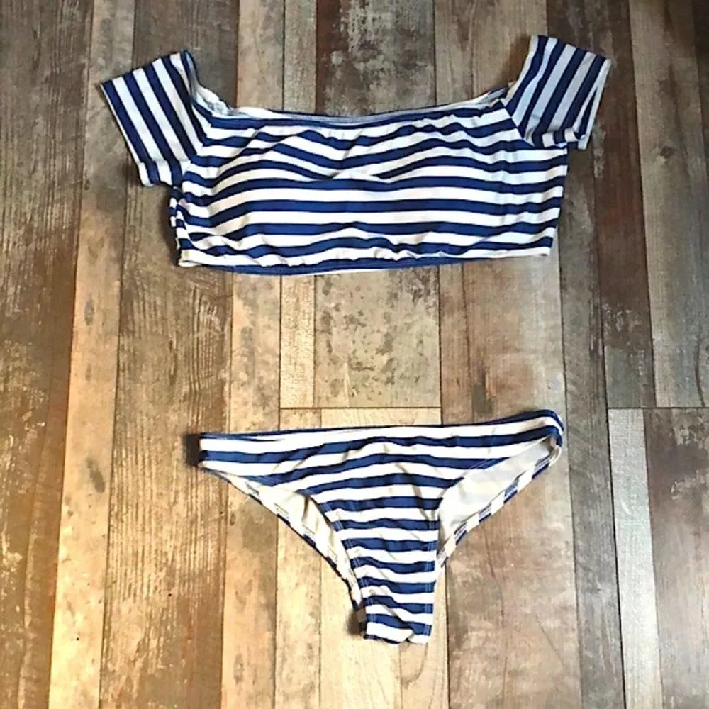 💕5️⃣ Super cute 2 piece bikini top fits Xxs-med bottom fits Xxs-small READ ⬇️ - Image 2