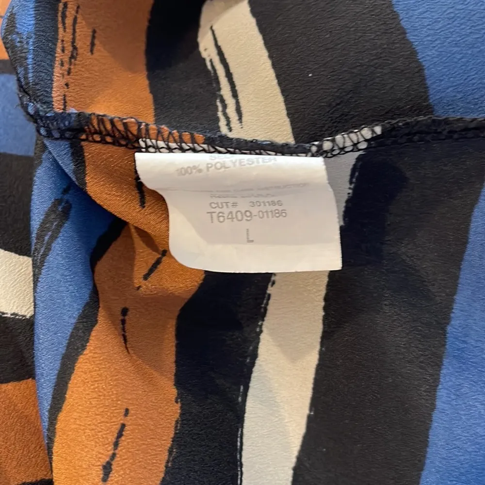 Lush Short Sleeve Satin Striped Top ties at top and bottom - Image 3