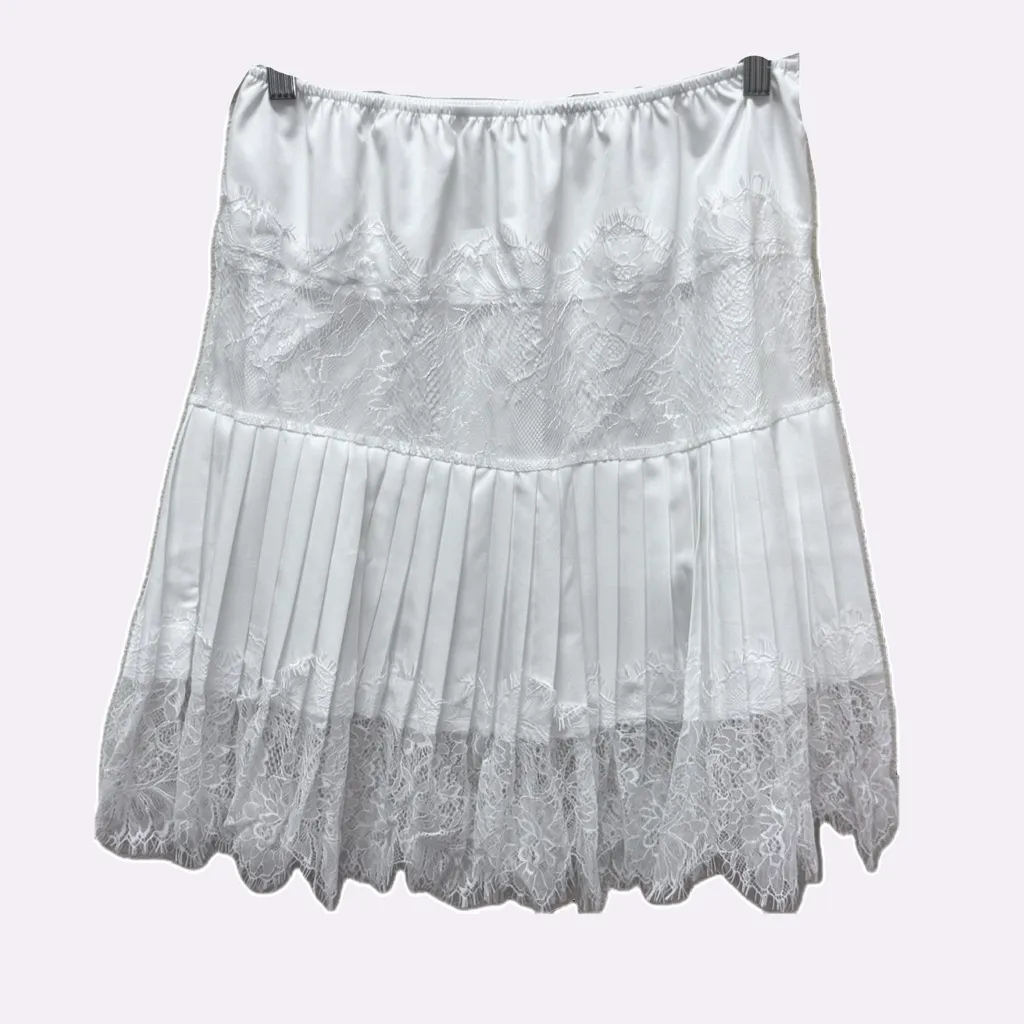 NWT Y2K Lace Mini Skirt – Pleated Ruffle Floral Lace Tiered Underskirt – Med White - Image 5