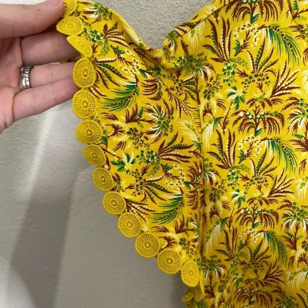 Ann Taylor Yellow Floral T Short Embroidered Trim Sleeve XS - Image 6
