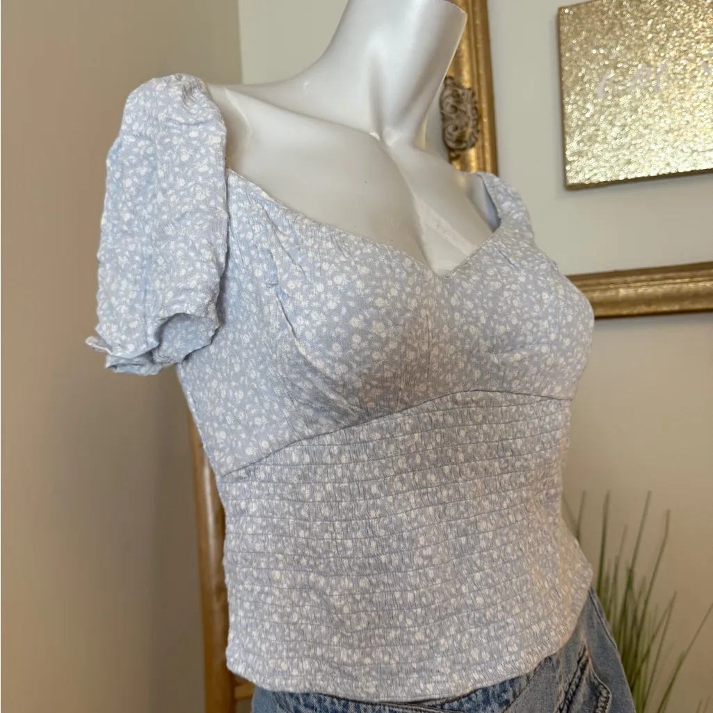 Abercrombie & Fitch Baby Blue And White Floral Smocked Crop Puff Sleeve Large - Image 5