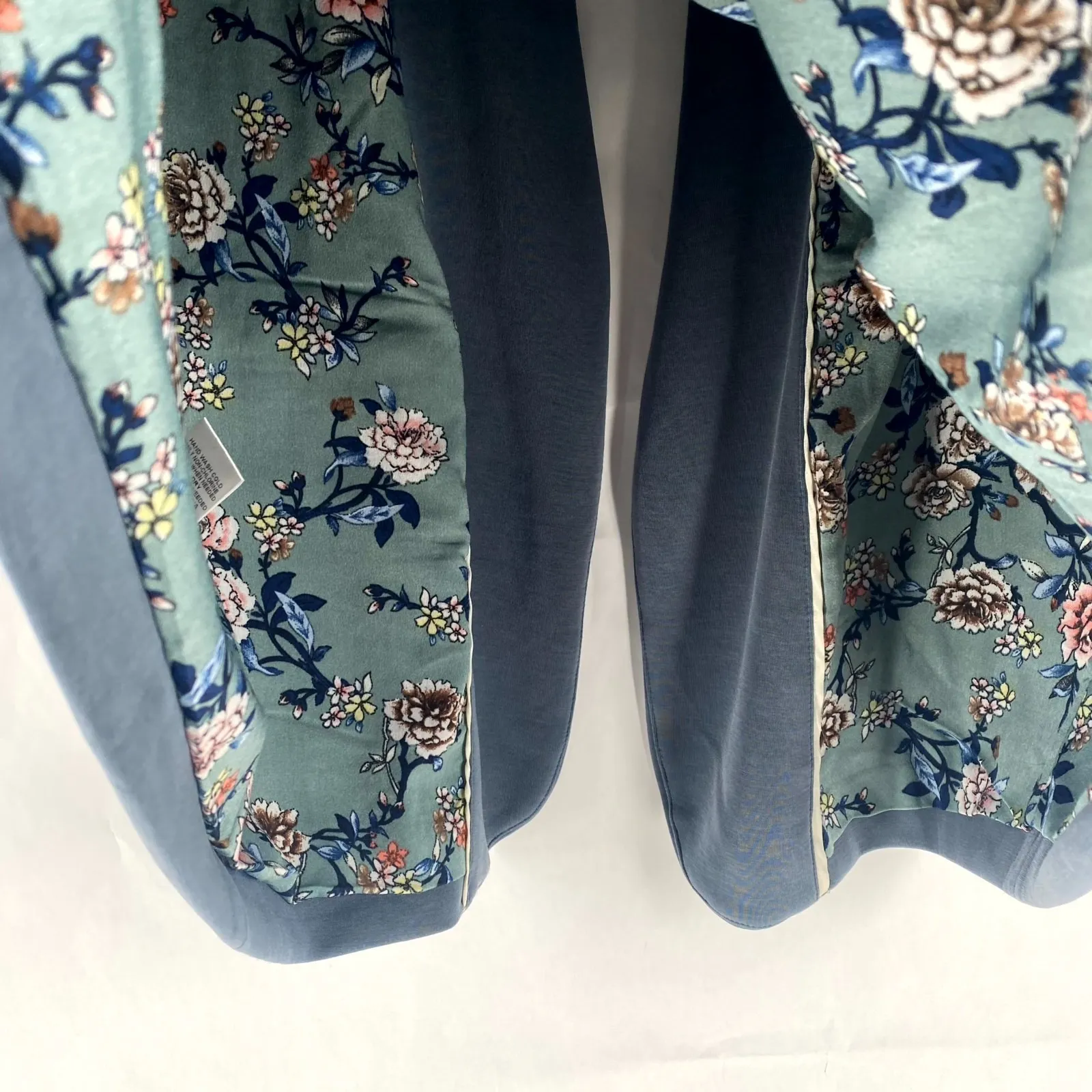 Skies are Blue Soft Curvy Blazer Women 2X Stretch Open Front Floral Lining - Image 11