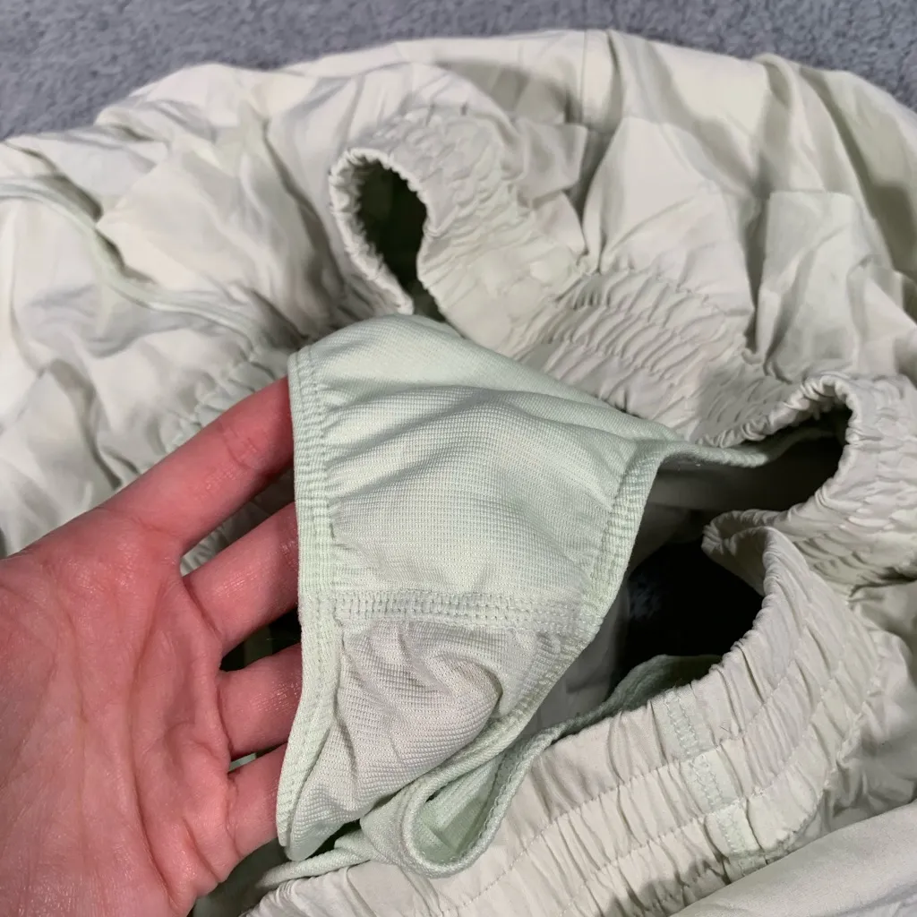 Athleta hustle 3” short green medium - Image 5