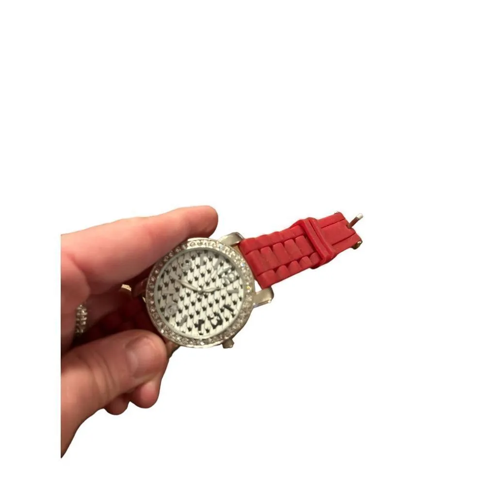 Vintage Geneva red black checkered Rubber Band Ladies Quartz Watch - Image 8