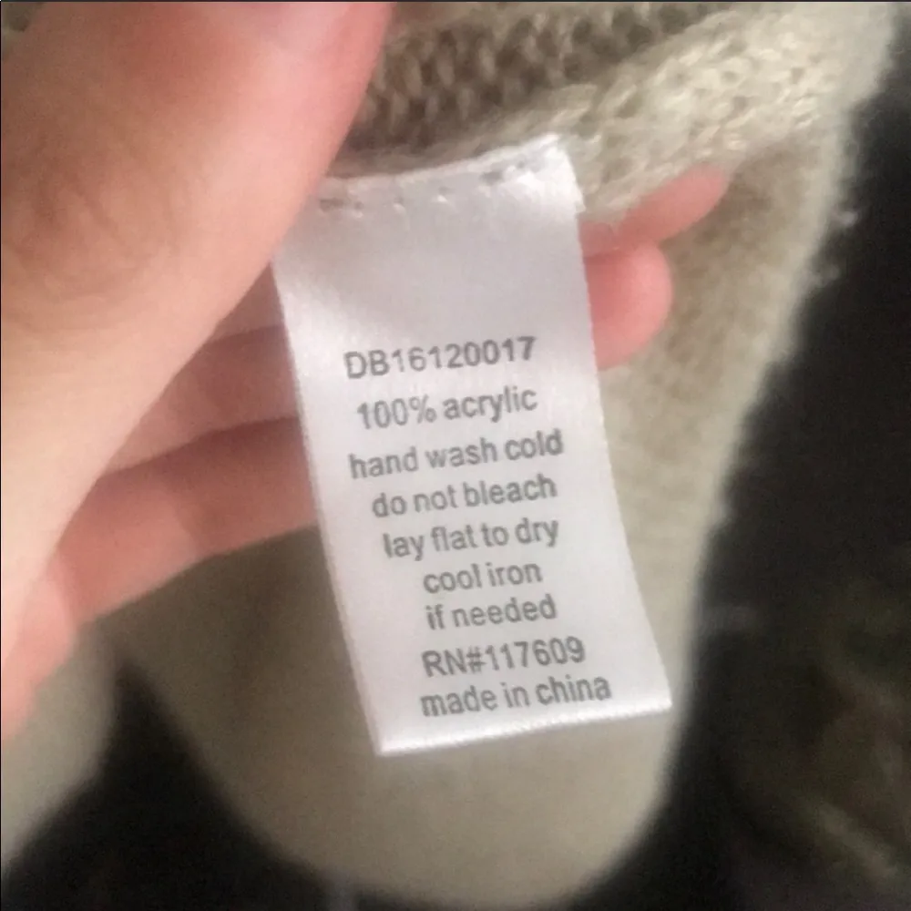 Host Pick 🎉 | Downeast | Beach Day Sweater - Image 6