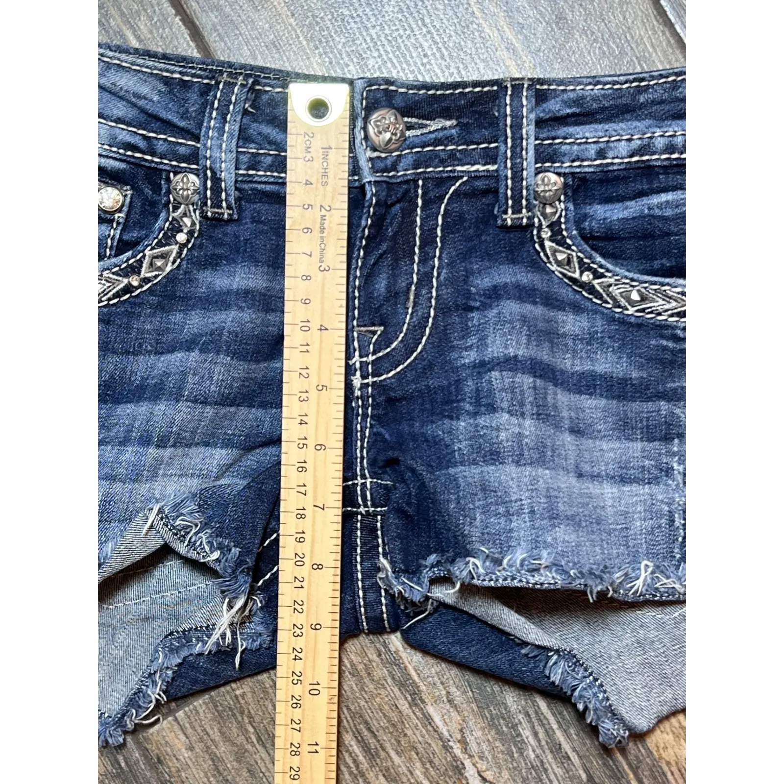 Miss Me Jeans Womens Size 26 Aztec Bling Distressed Denim Shorts Frayed Hem 2.5" - Image 9