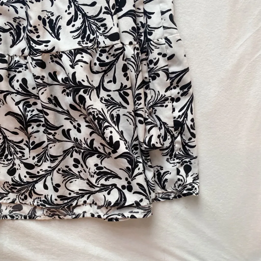 white and black paisley floral puff sleeve smocked dress - Image 3