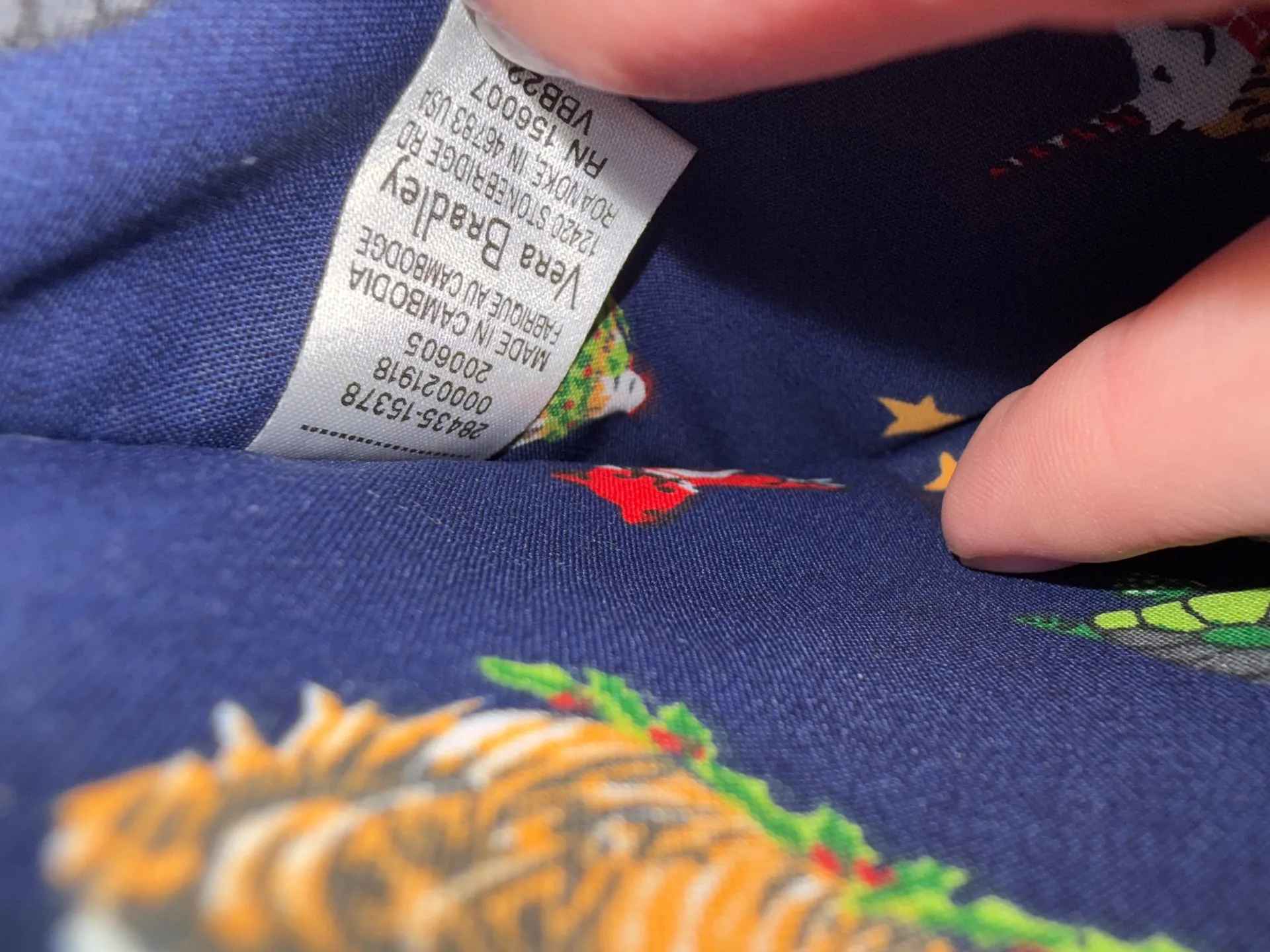 Vera Bradley Christmas Turnlock zip wallet in snow globe motifs  - Image 12