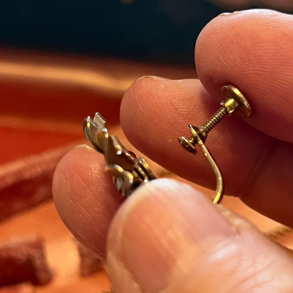 VINTAGE PRINCESS COSTUME GOLD/RHINESTONES FLORAL SHAPE‎ NECKLACE EARRING SET - Image 5