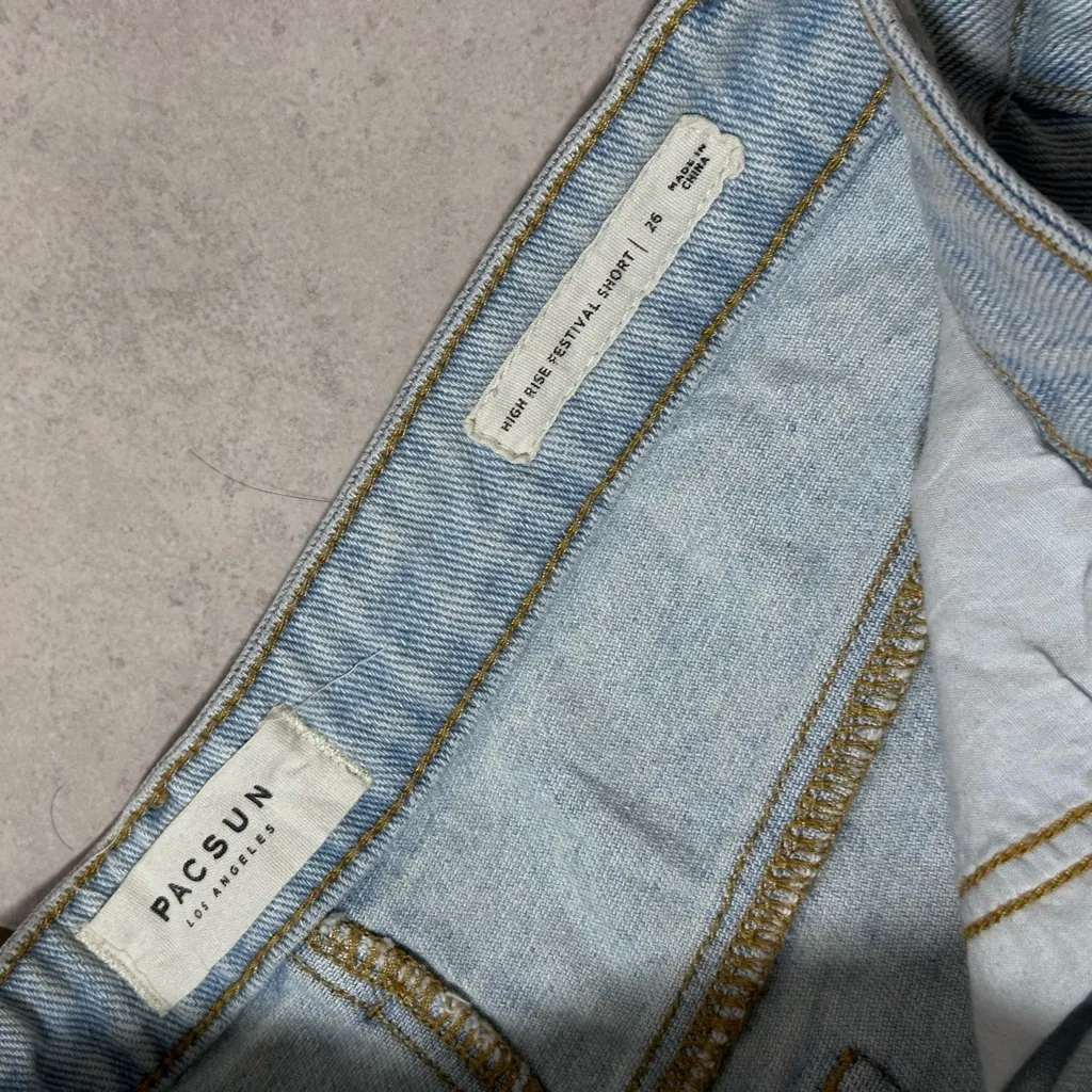 Pacsun Women Denim Ripped High Rise Festival Shorts‎ Jean Shorts size 26. - Image 4