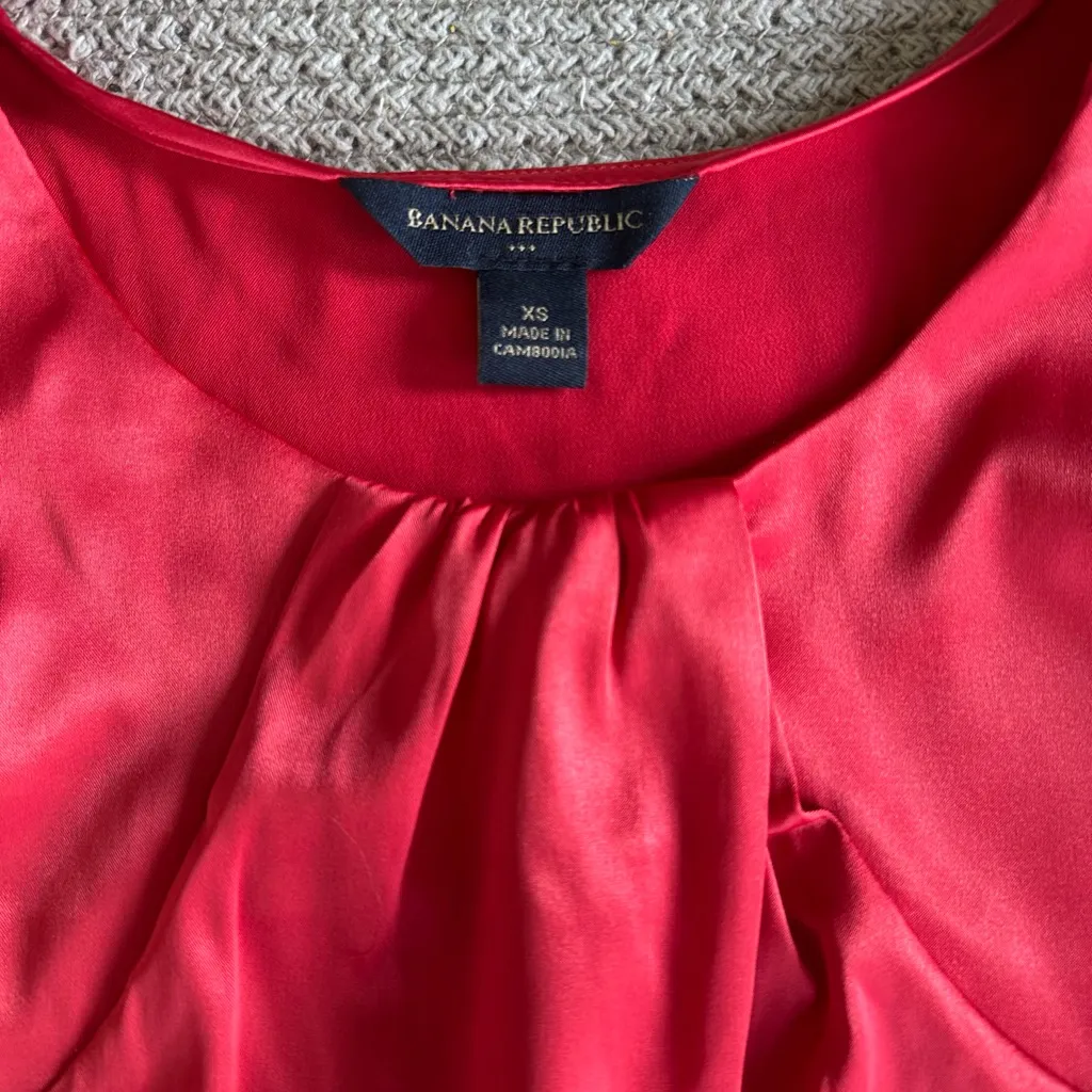 Banana Republic Dark Pink Satin Sleeveless Blouse Cami Tank Top Size XS - Image 5