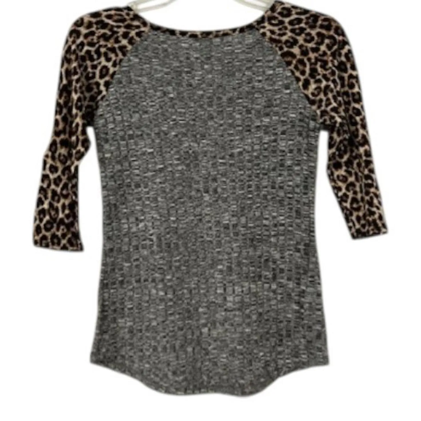 Cheetah Raglan Sleeve Heather Gray Ribbed Knit Top Women’s‎ M Soft Texture Urban Size M - Image 3