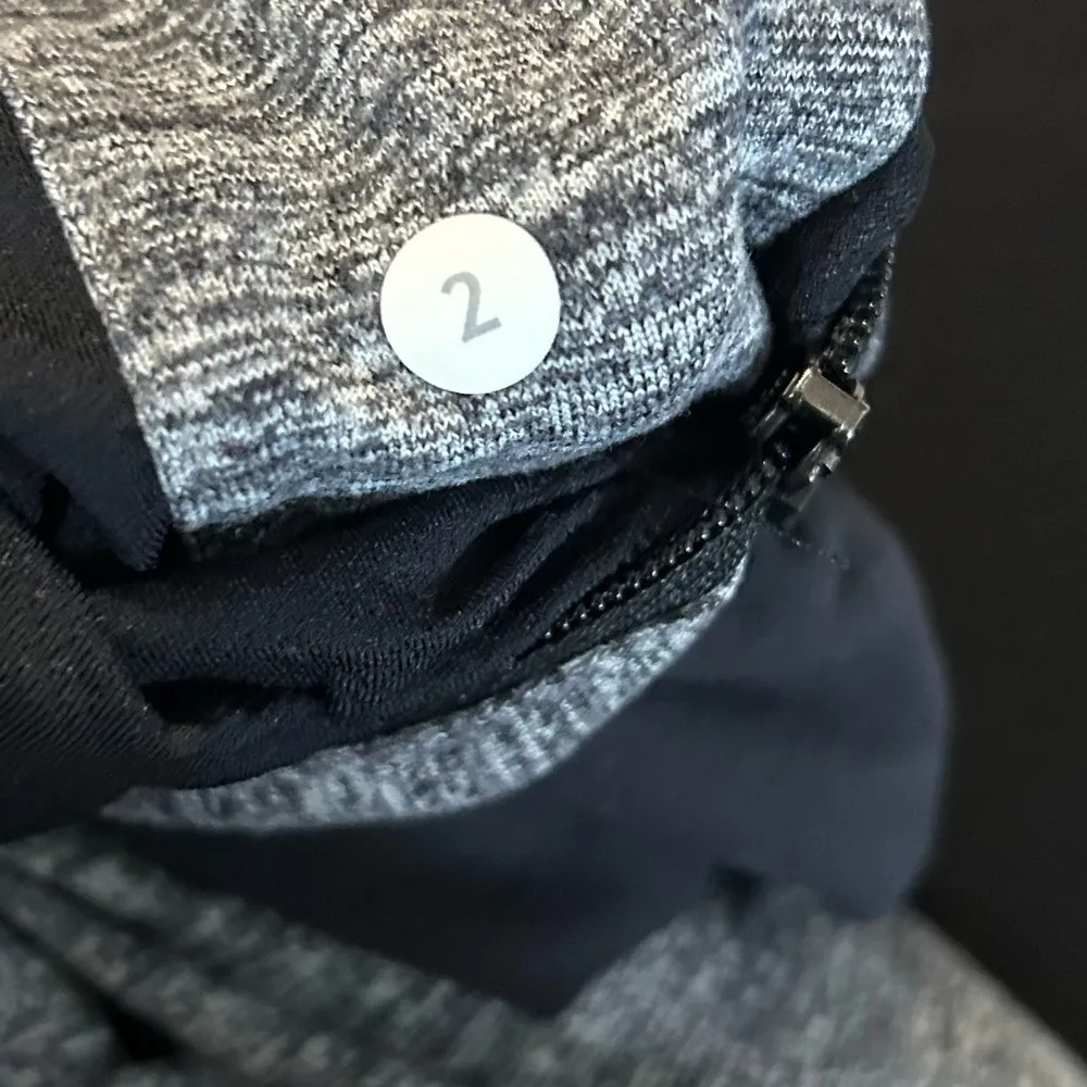 Lululemon Think Fast Hoodie Space Dye Light Grey - size 2 - MSRP $98! - Image 5