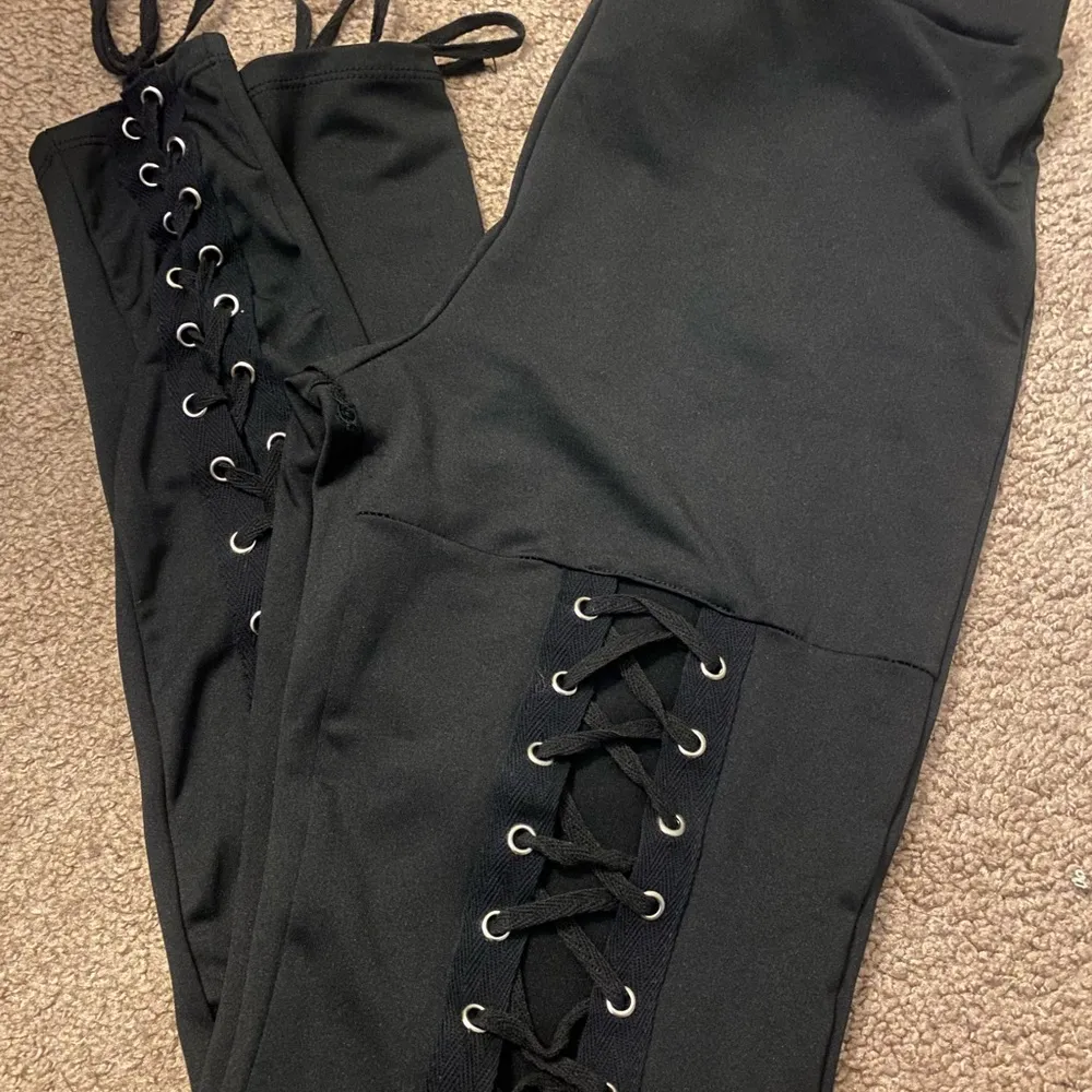 lace-up black leggings Medium NWT - Image 3