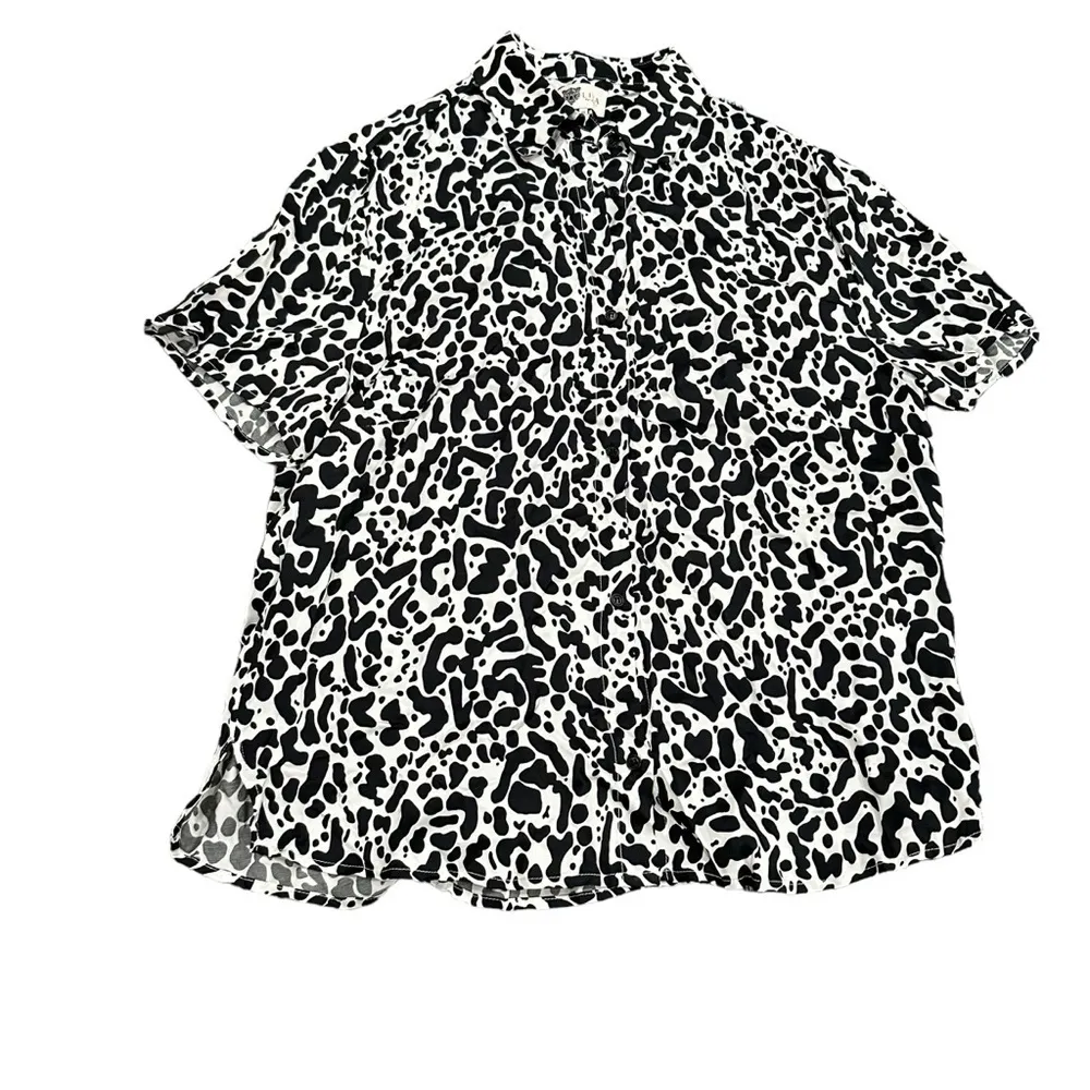 Lita By Ciara Printed Fluid Camp Shirt cheetah print - Image 4