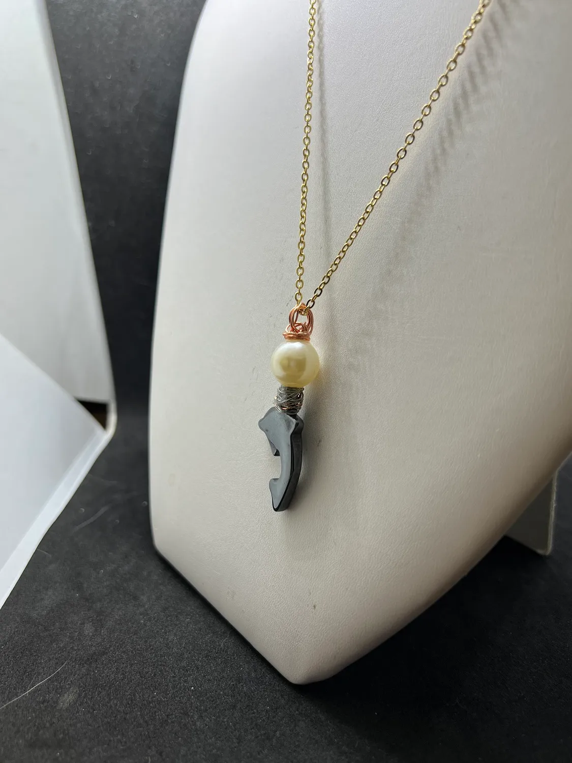 Dolphin gold chain necklace with pearl bead - Image 2