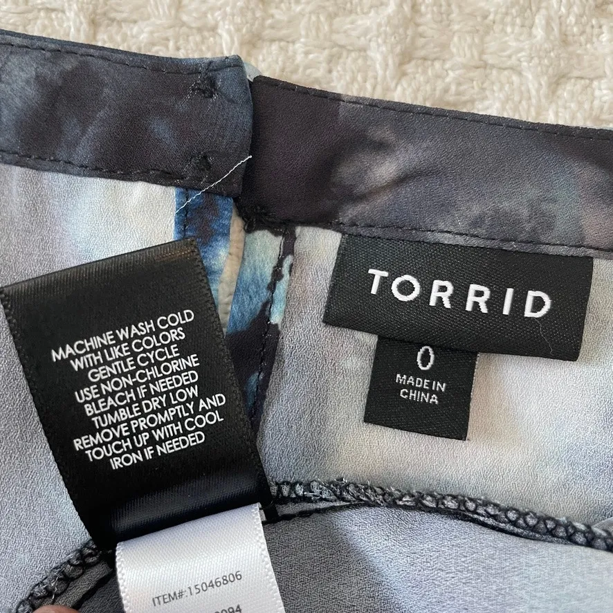 Torrid 0 Georgette caged front keyhole tank blouse TB 2006 - Image 4