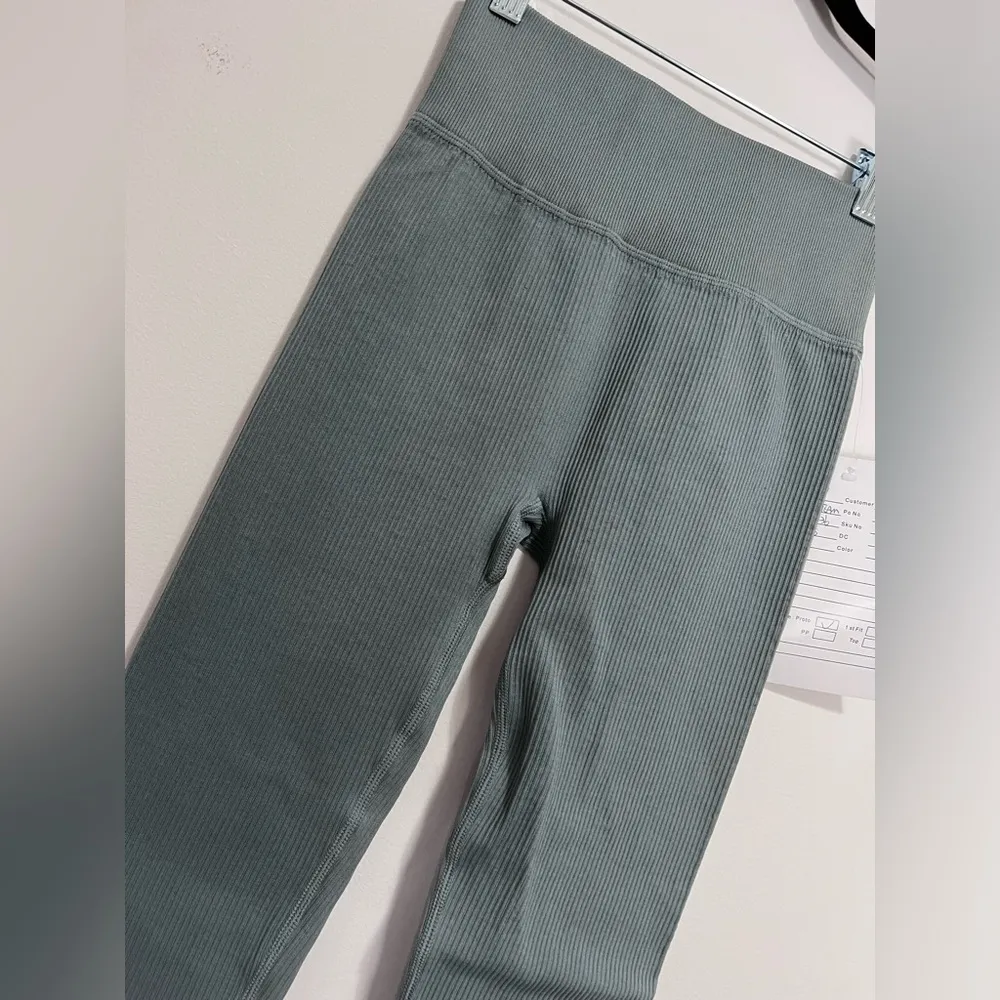 APPAREL COUTURE Ribbed Leggings Women Size Small 24” Sage Sky NWT - Image 2