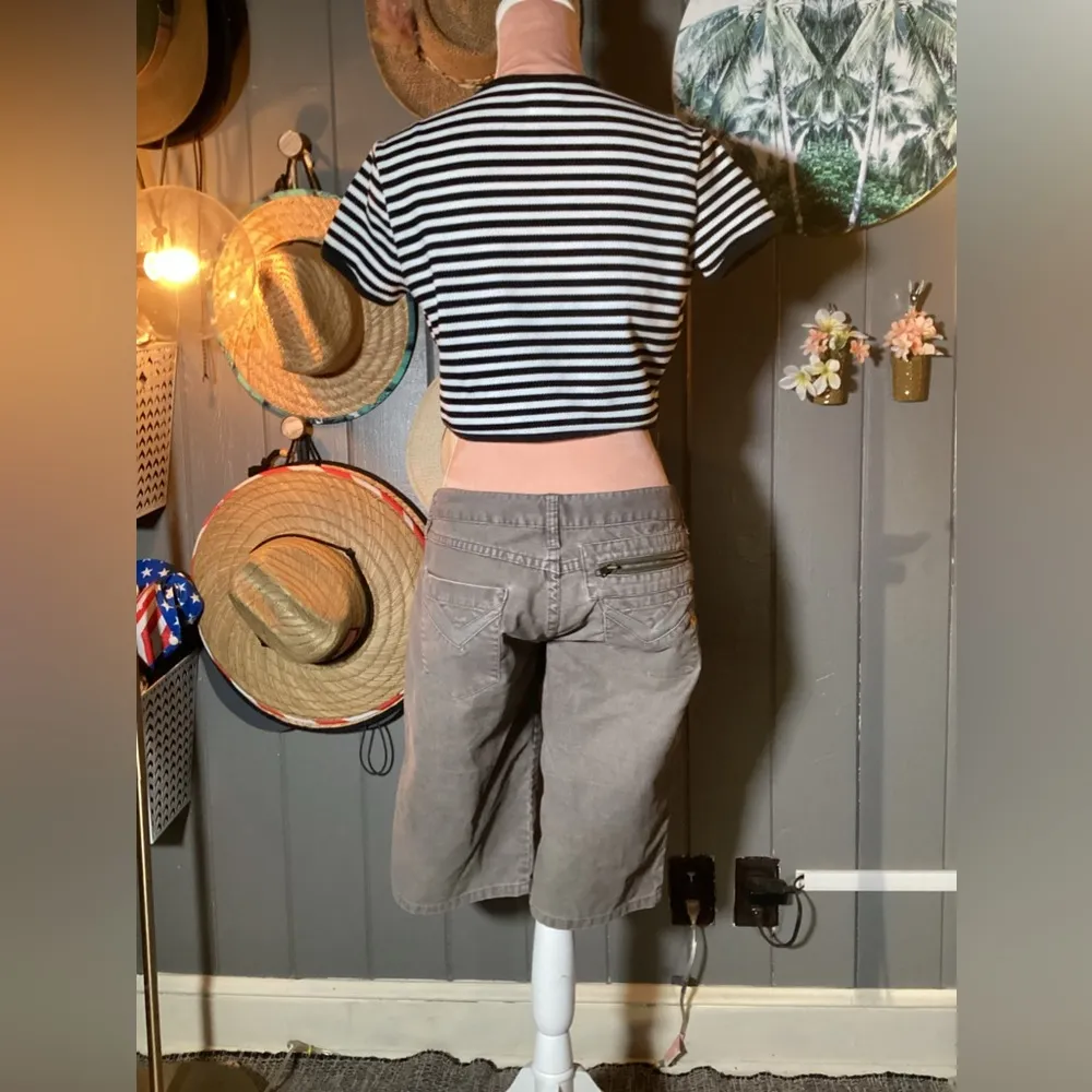 Y2K Bermuda Volcom Charcoal Pinstripes Shorts Size 7 - Image 5