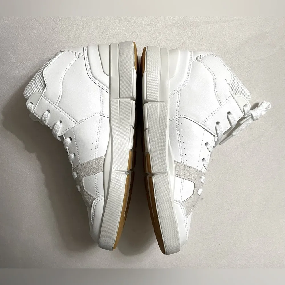 New in box On Cloud Women The Roger Clubhouse Mid White Sand Size 7 - Image 8