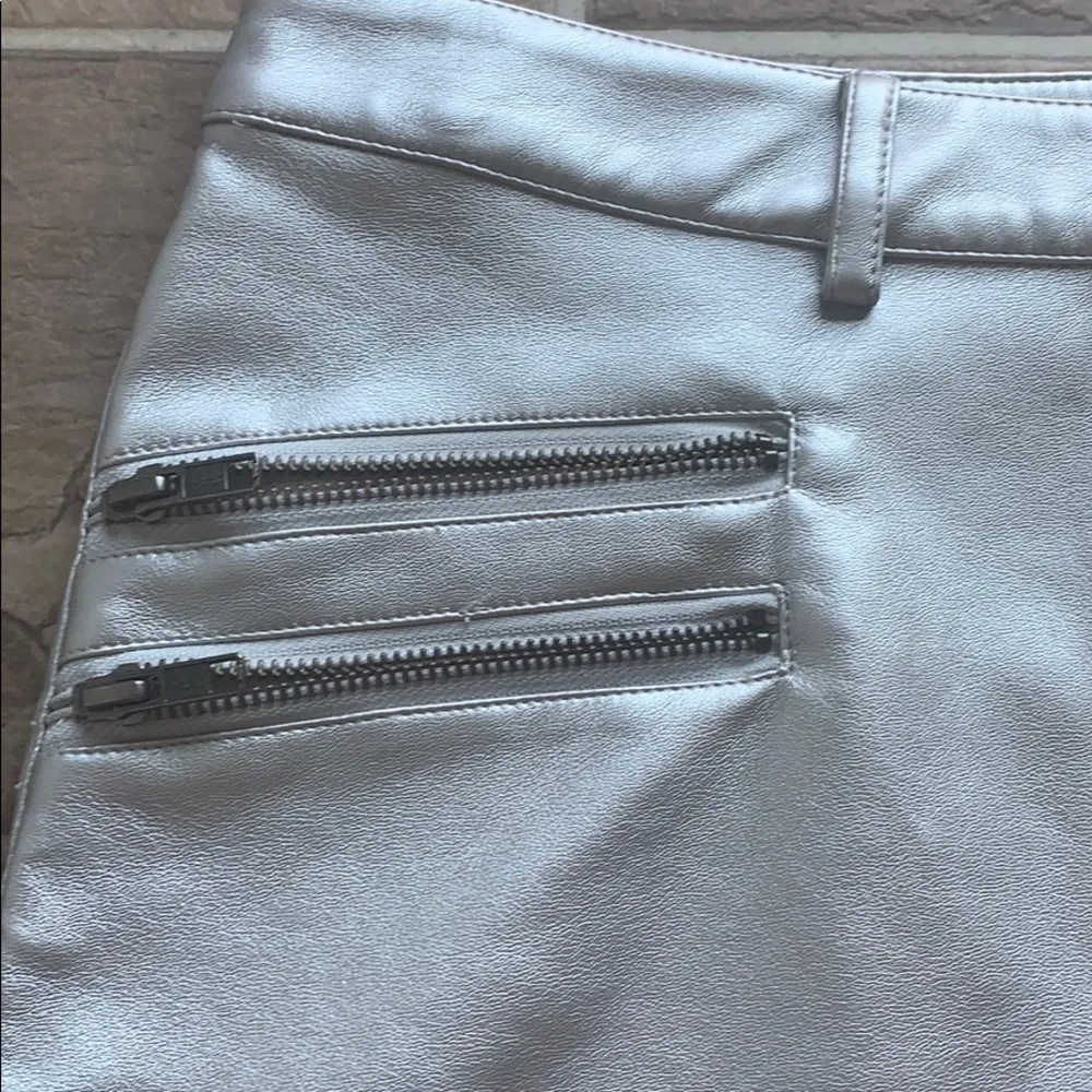 🎉HP🎉Rebecca Minkoff Myrah Silver Mini Skirt Size 4 NWT - Image 5