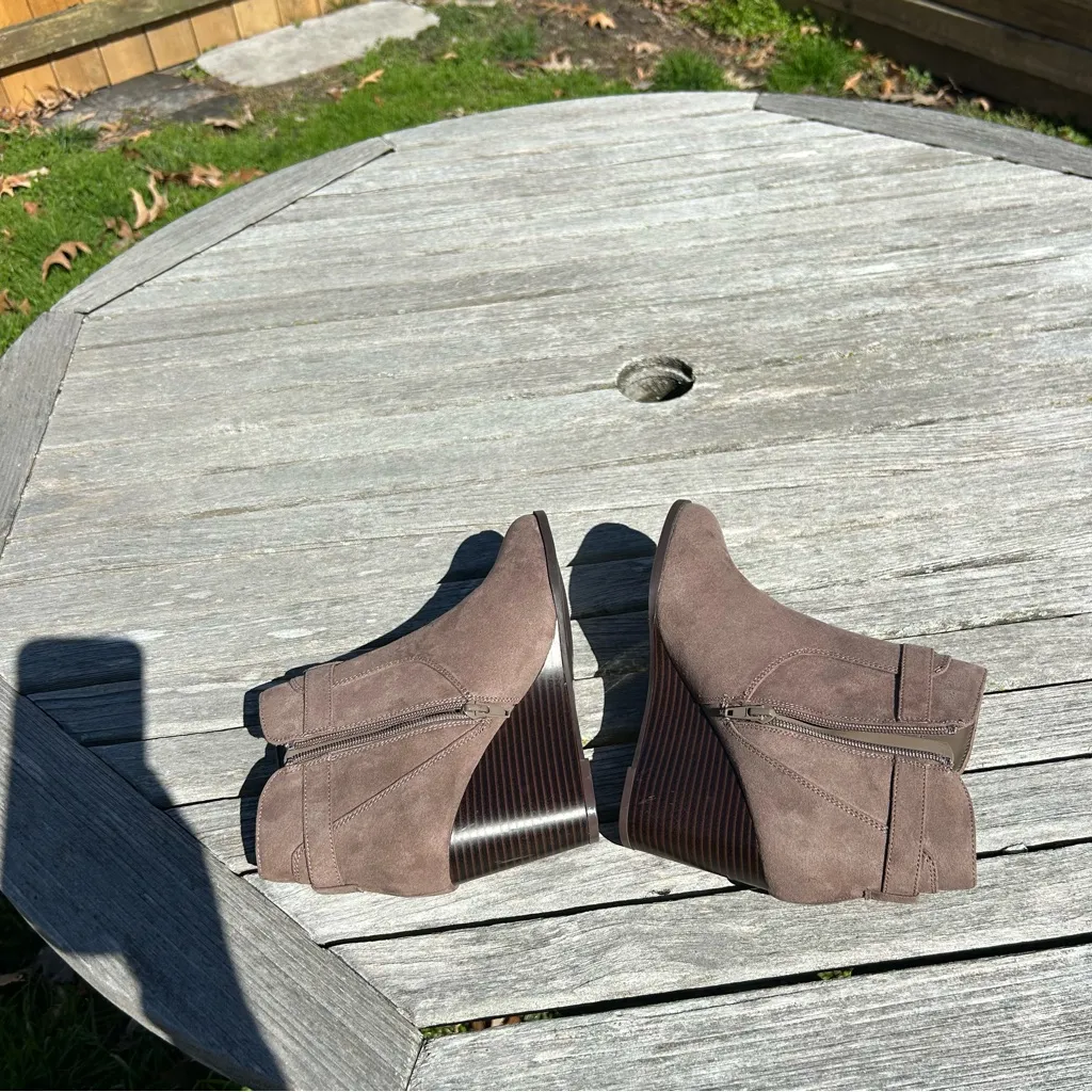 Market & Spruce Womens Taupe Serah‎ Suede Heel Booties Boots Size 8.5 - Image 8