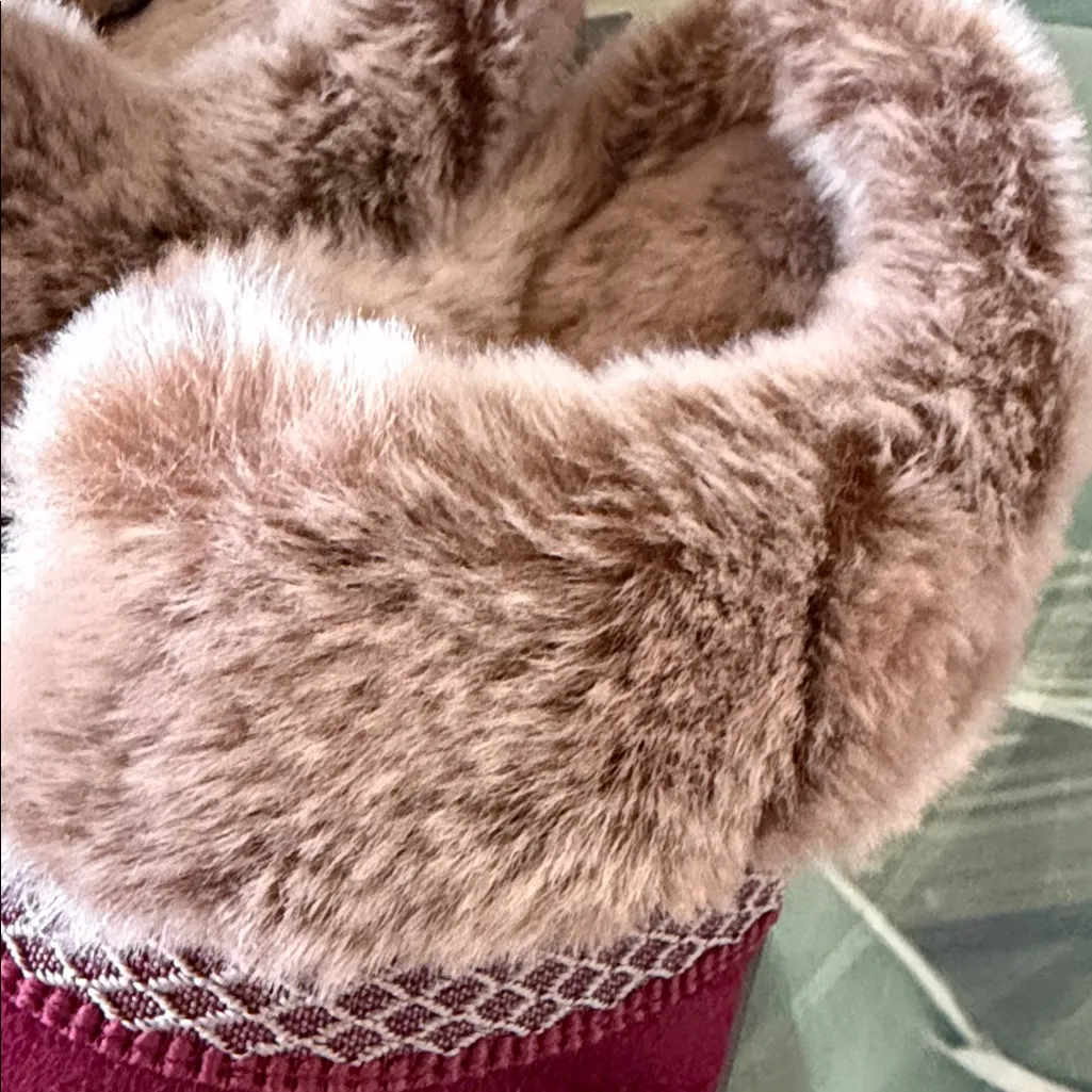 NWT Women's isotoner Mallory Hoodback Slippers - Image 6