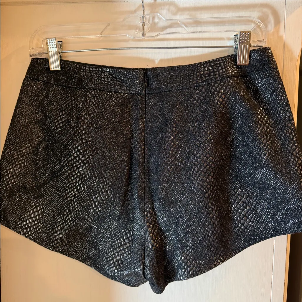 EXPRESS  snake skort. Black/silver. Size 4. - Image 4