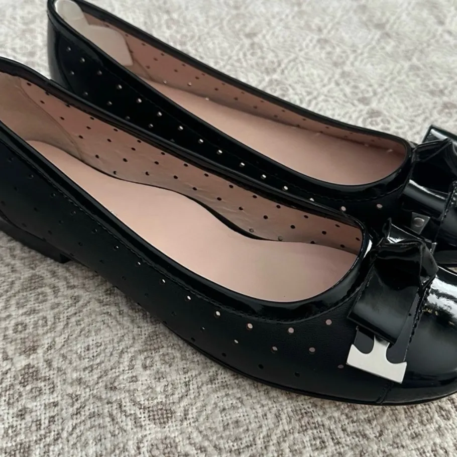 Taryn Rose Black Perforated Bow Toe Ballerina Flats  NEW - Image 2