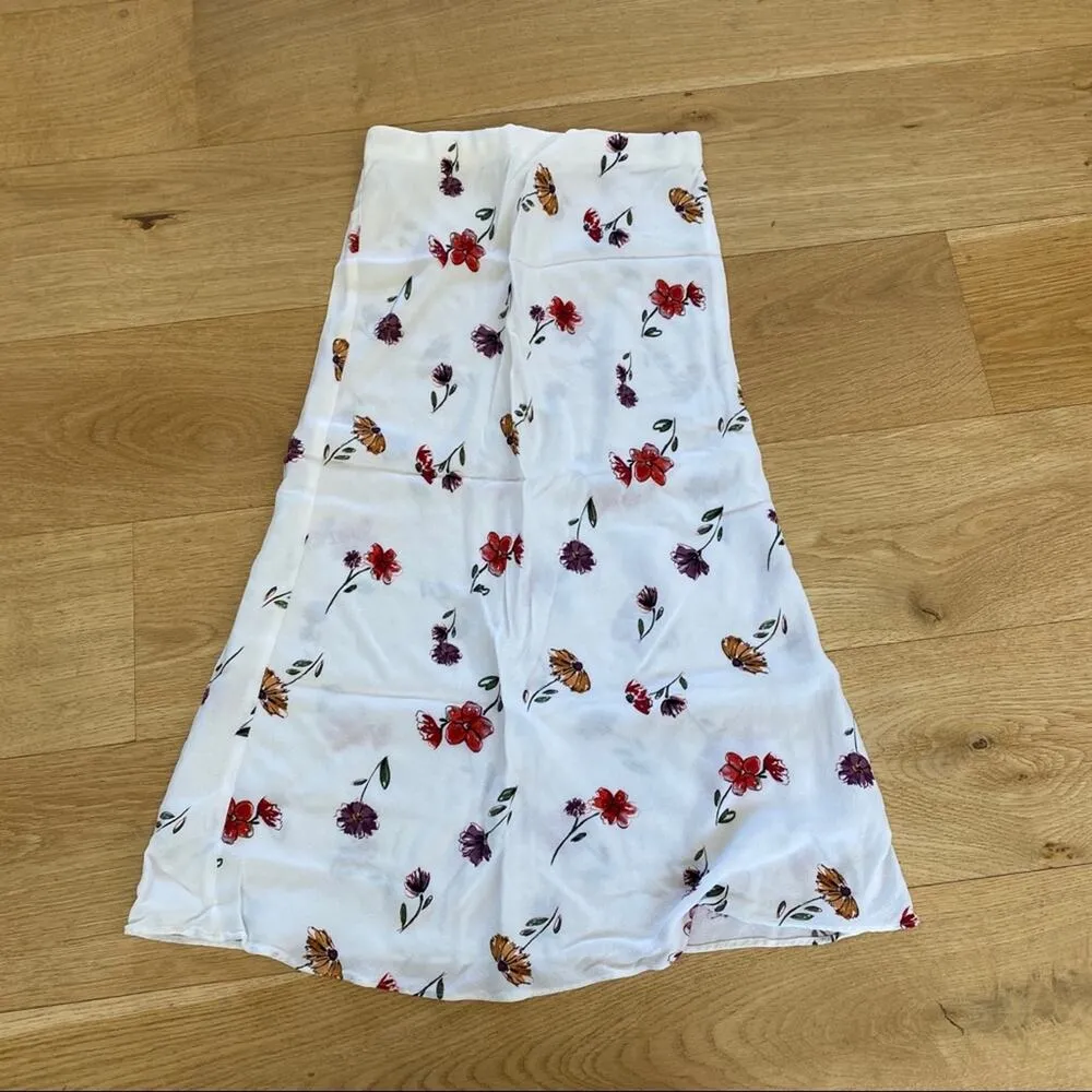 Lovely Skylar + Madison - Floral Midi Skirt in White and Red - Image 2