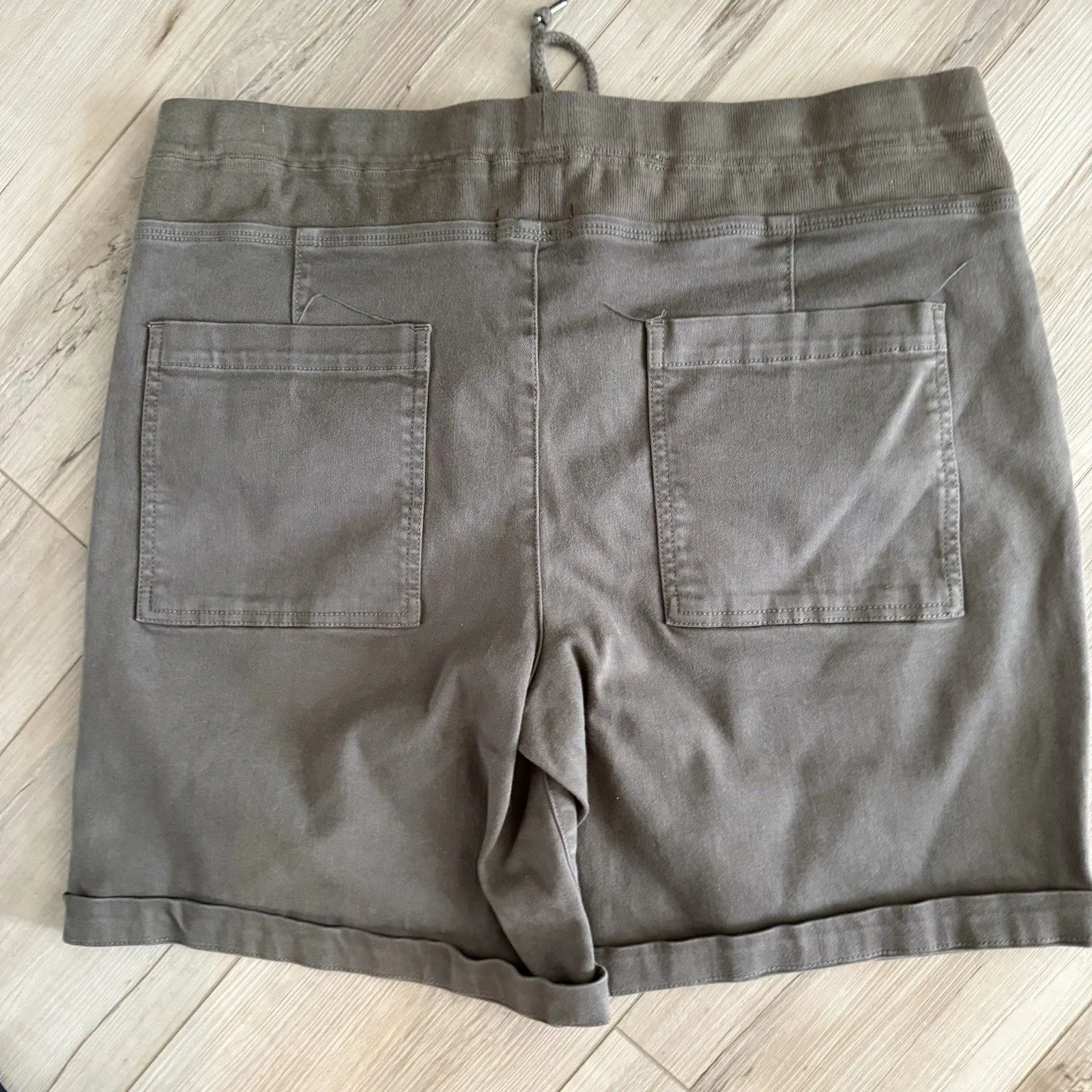 NYDJ Drawstring Twill Stretch Cargo Shorts Moss Olive Green  Size 12 - Image 2