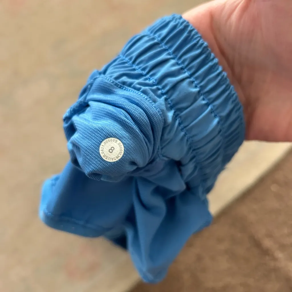 Lululemon  hotty hot short 2.5 inch - Image 4