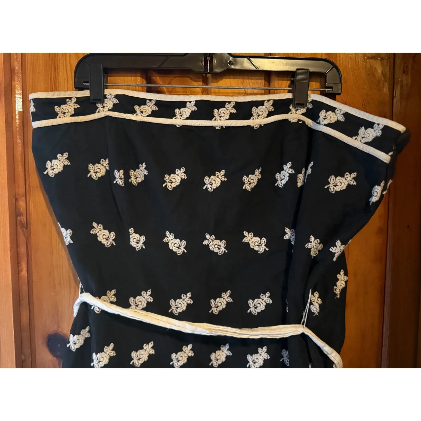 Torrid Black White Floral Embroidered Strapless Party Dress Size 22‎ - Image 4