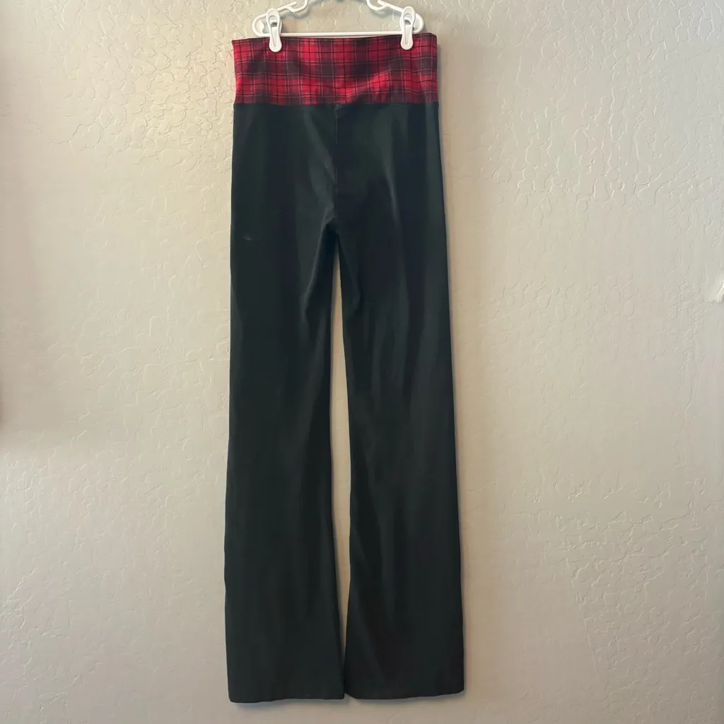 Victoria's Secret black foldover leggings with red tartan plaid size medium long - Image 10