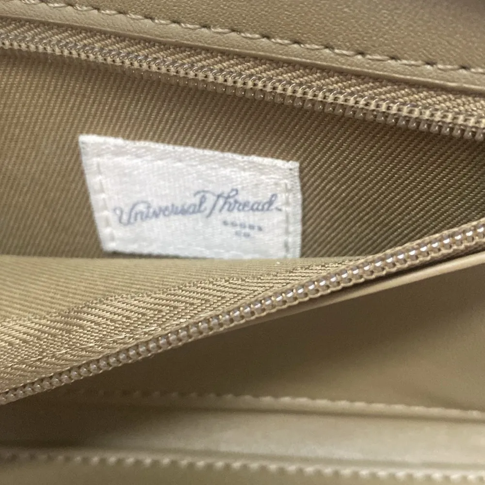 Universal Thread Green Wallet - Image 6