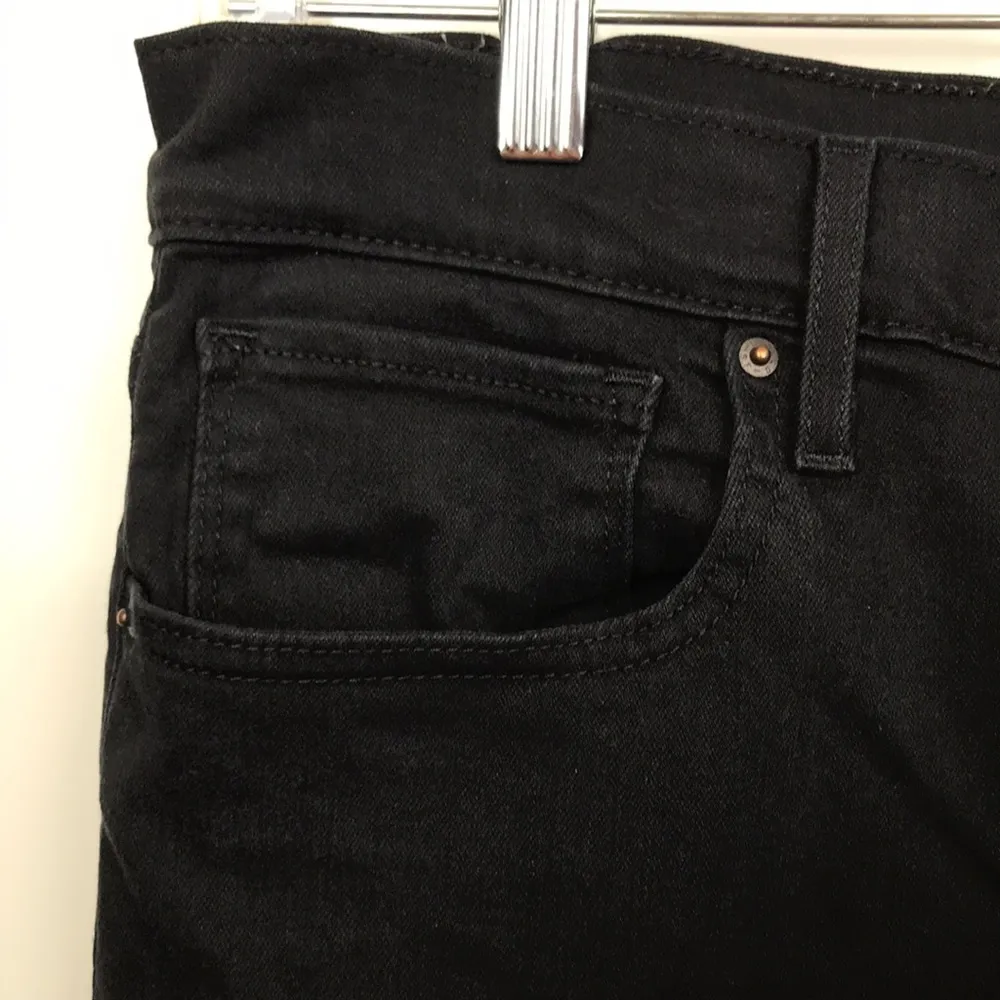 Levi’s Premium Women’s 725 High Rise Straight Crop Distressed Black Denim Jeans - Image 5