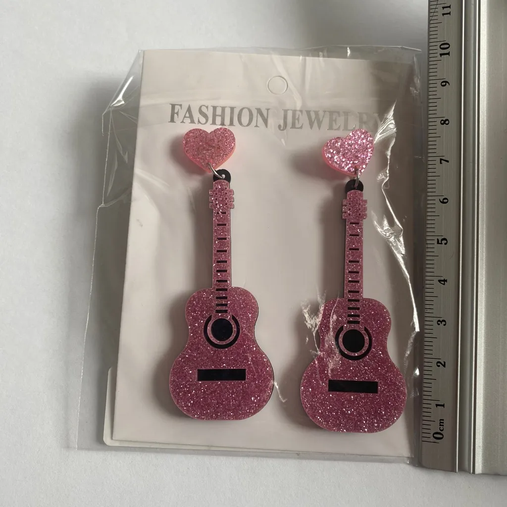 Sparkle with style: Pink guitar glitter acrylic earrings‎ - Image 13