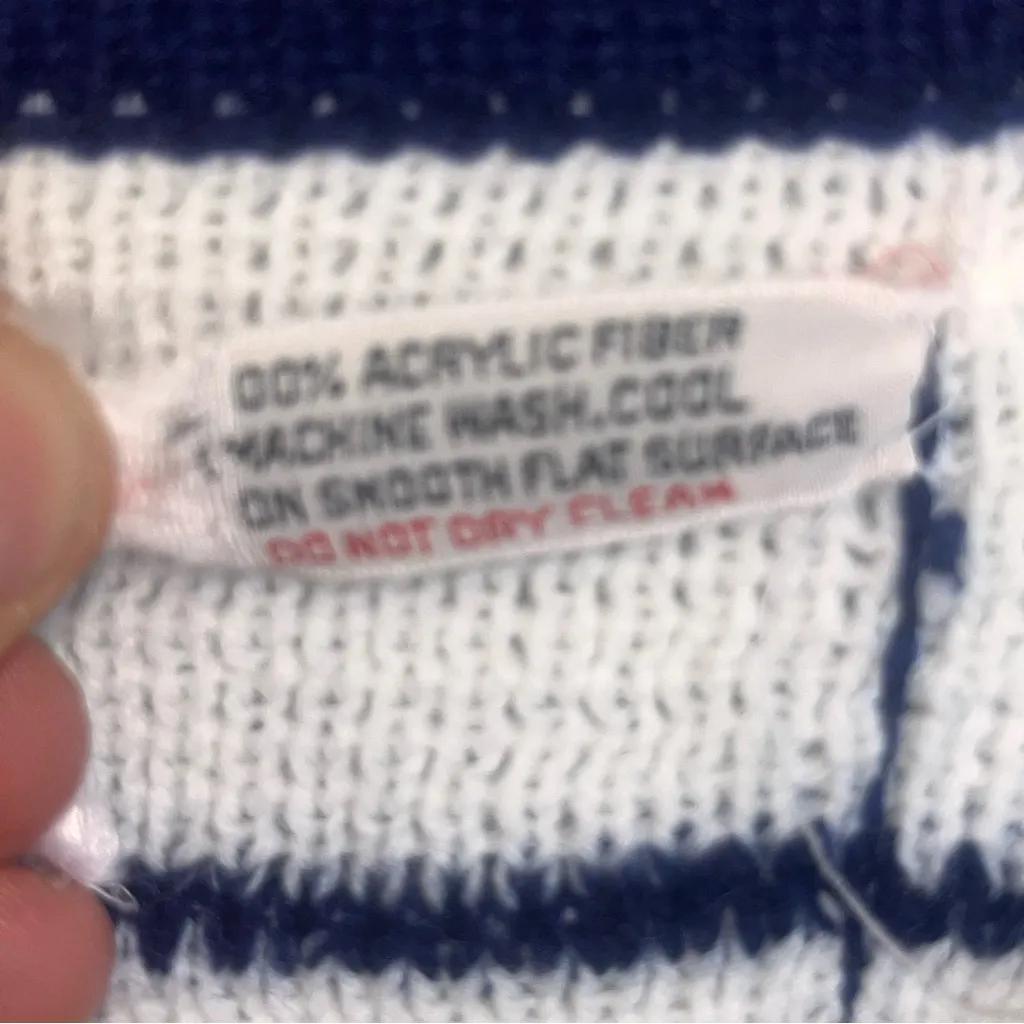 Vintage Playing Card Queen of Hearts Spades Clubs White Cardigan - Image 5