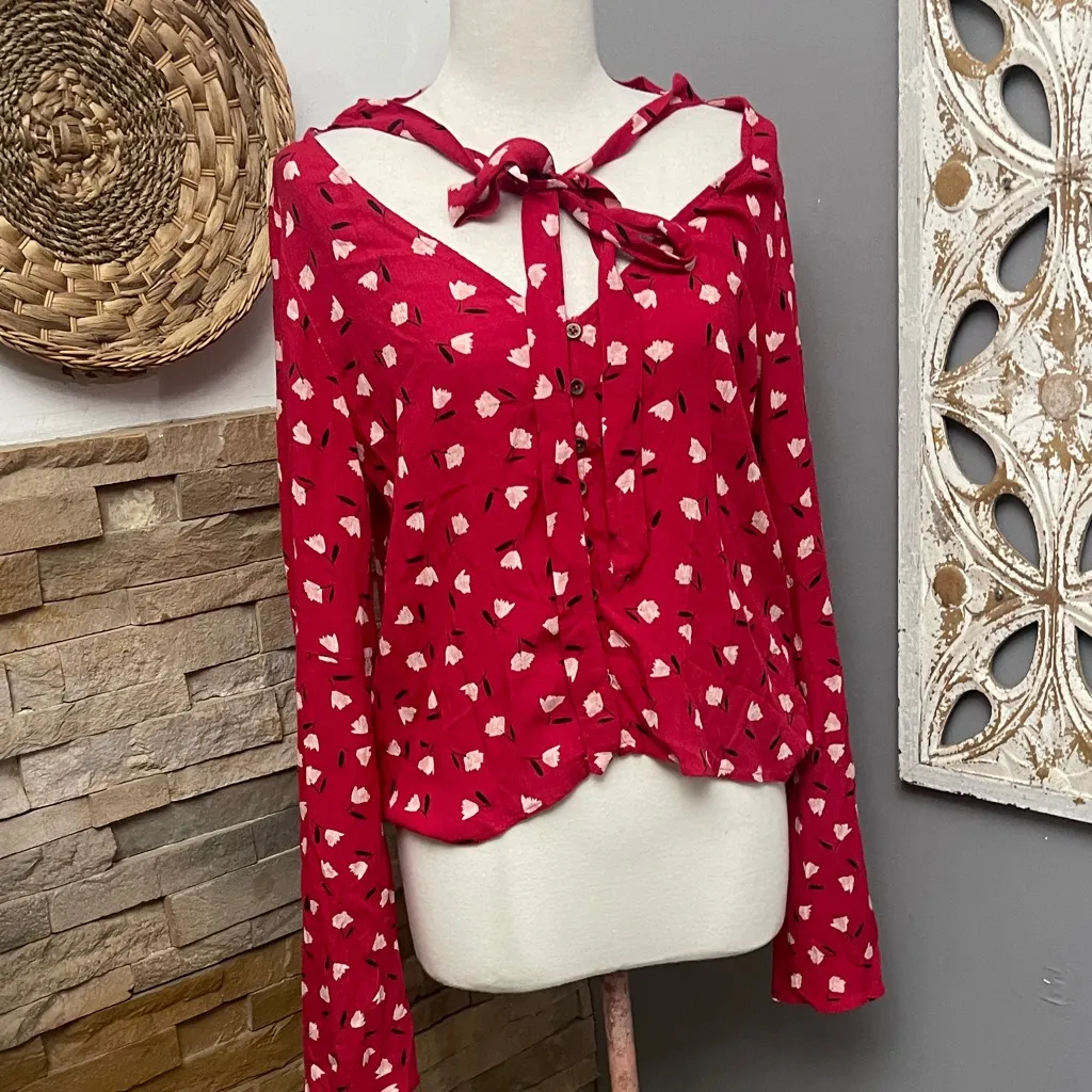 Billabong Red Patterned Blouse flared half open sleeves size M - Image 2