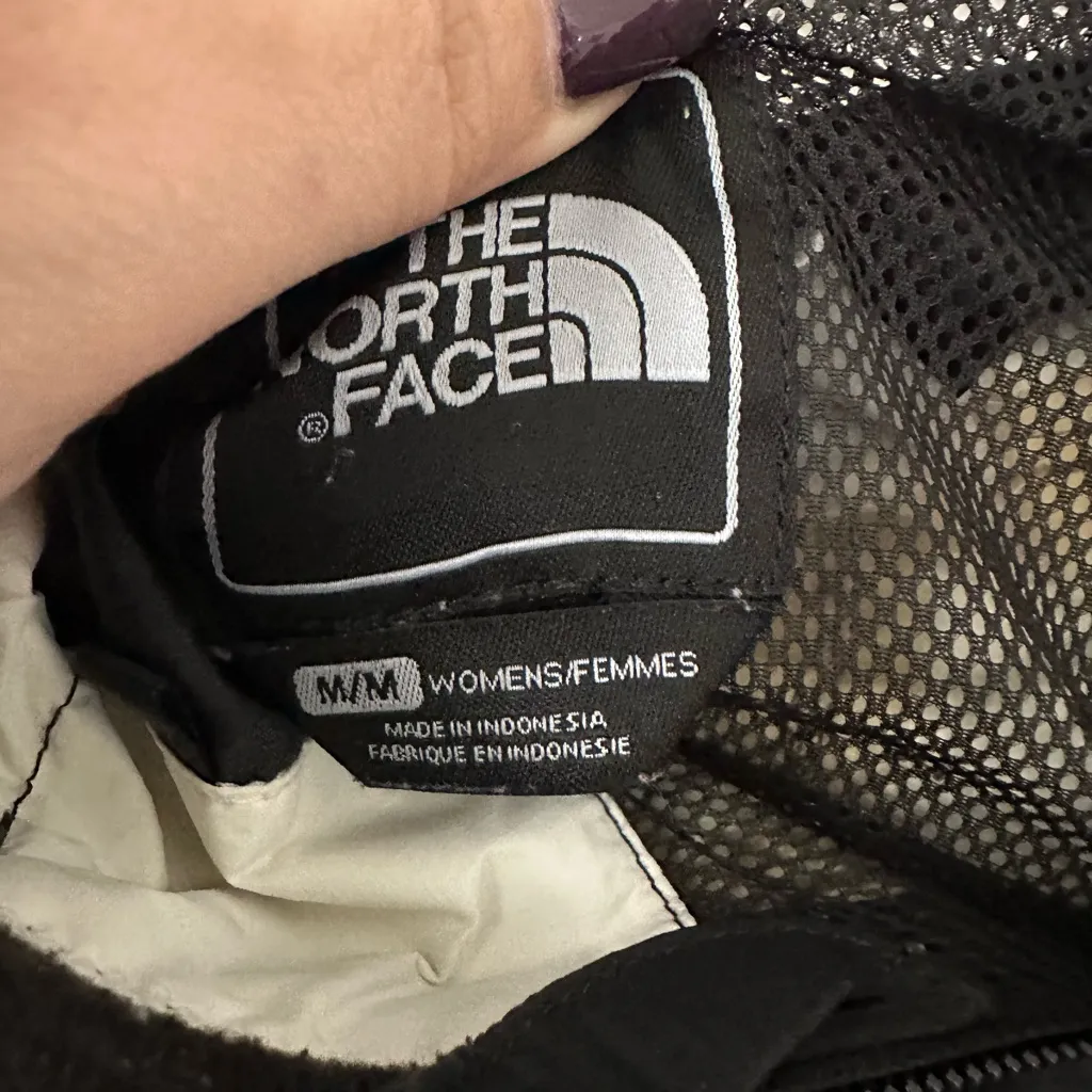 The North Face Men's Black and Gray Windbreaker - Image 2