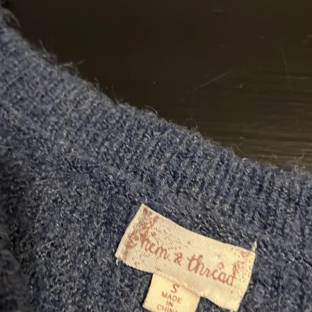 Hem and thread sweater - Image 2