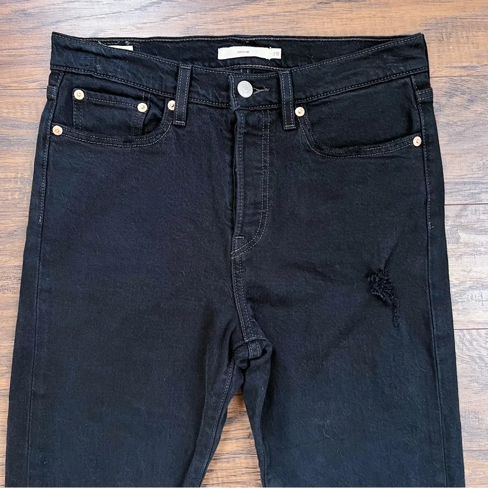 Levi’s • Wedgie Icon jean Black Desert distressed raw hem ripped knee slim - Image 4