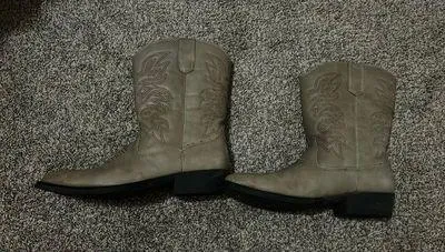 Cowgirl / Cowboy Boots Size 7.5 - Image 3