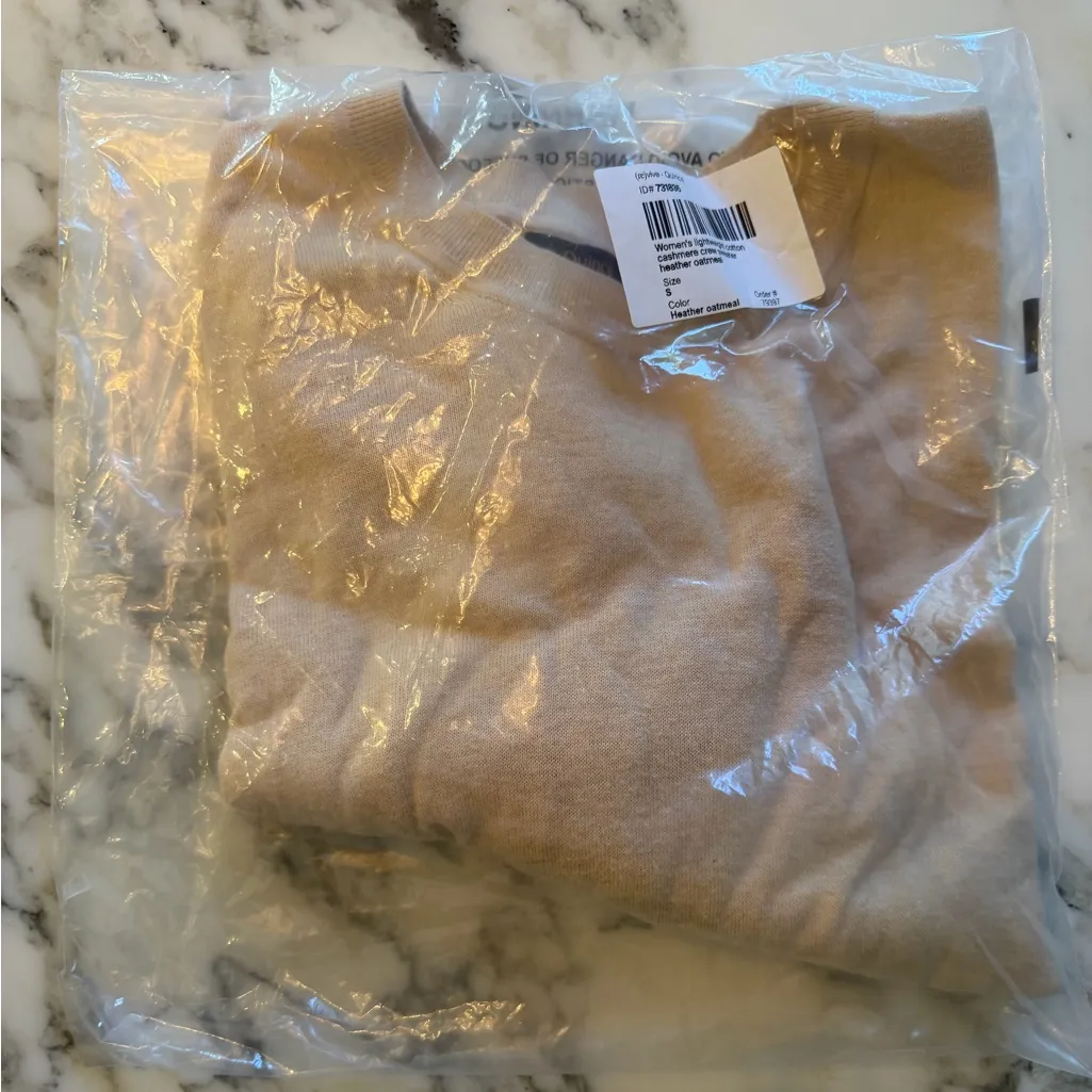 EUC QUINCE Lightweight Cotton Cashmere Crew Sweater - small hole customer return - Image 11