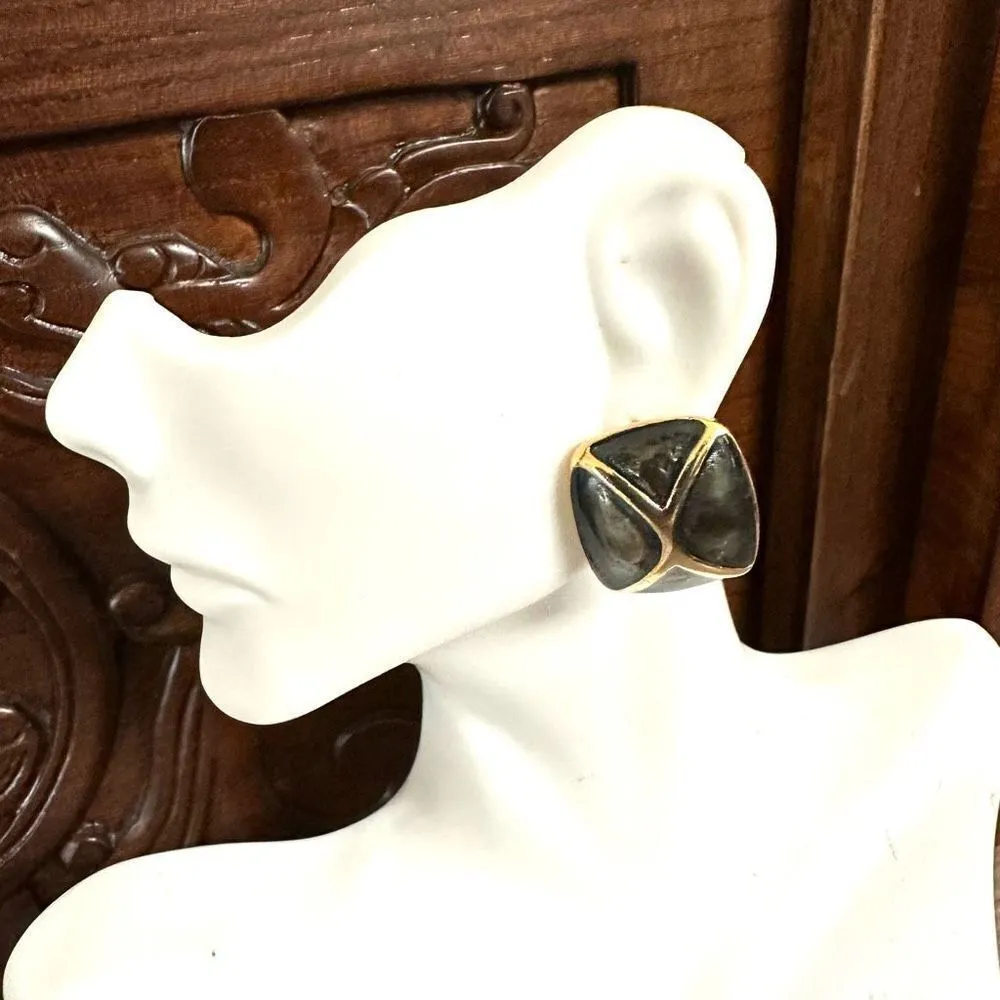 Grey and gold tone square post earrings Gray - Image 5