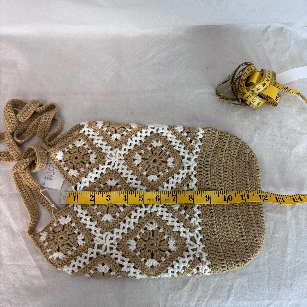 Urban Originals Tan and White Geometric Tote‎ - Image 5