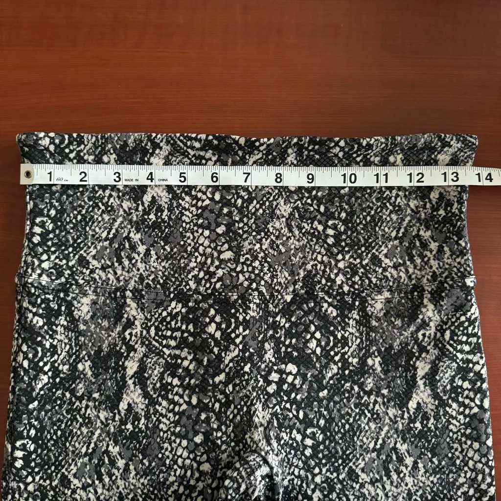 Spanx Faux Leather Snake Shine Leggings Size L Snakeskin Grey Snake 20324R - Image 10