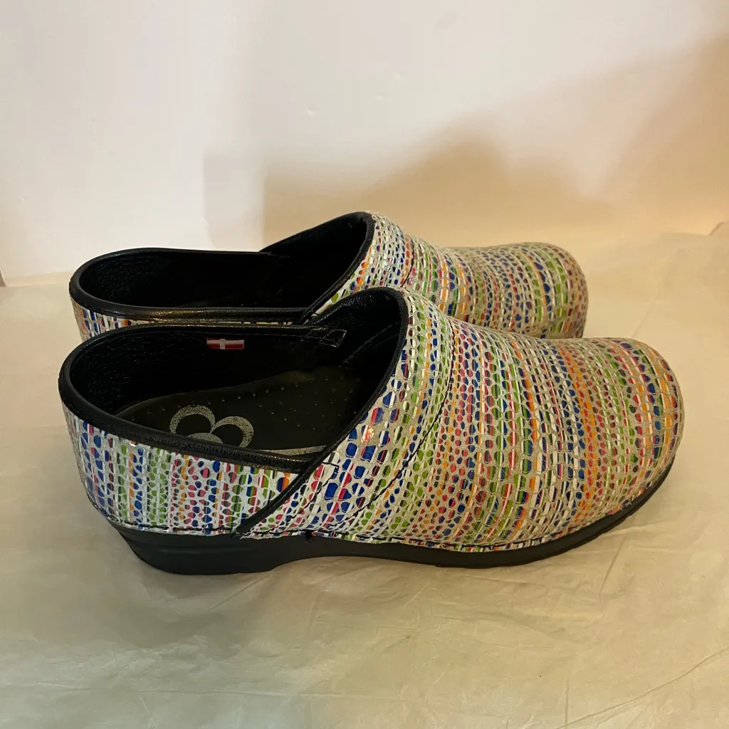SANITA PROFESSIONAL/CASUAL‎ CLOGS MULTICOLORED TEXTURED PRINT size 37/7 - Image 4