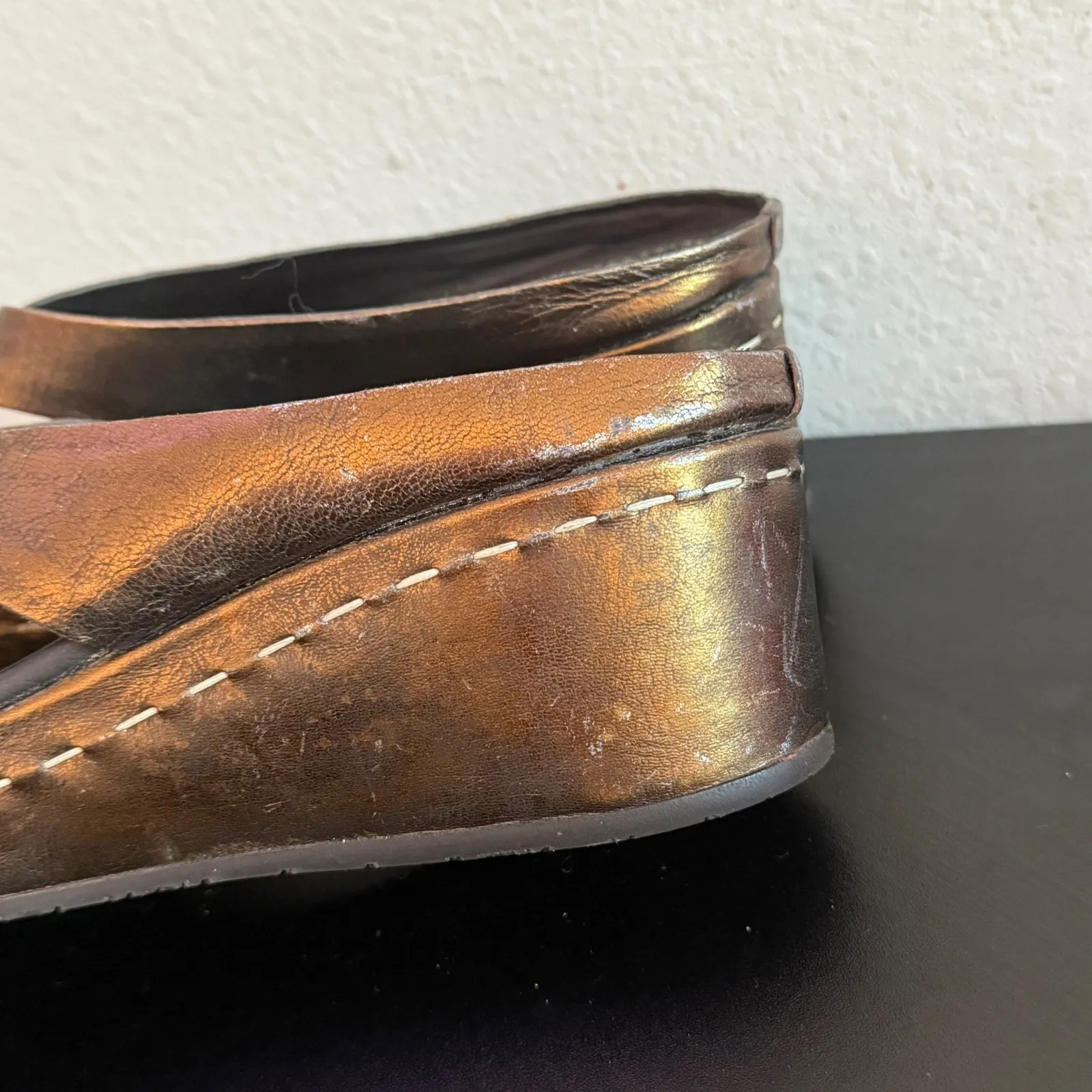 Donald J Pliner Shana Thong Wedge Sandals Women 7.5 Metallic Platform Distressed Brown - Image 16