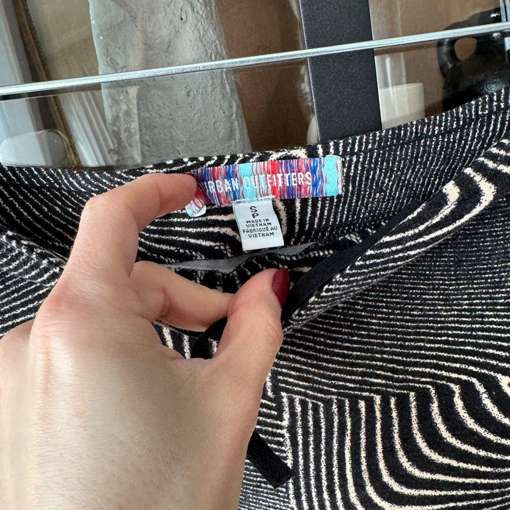 Urban Outfitters mini skirt psychedelic print optical illusion bodycon neutral - Image 3